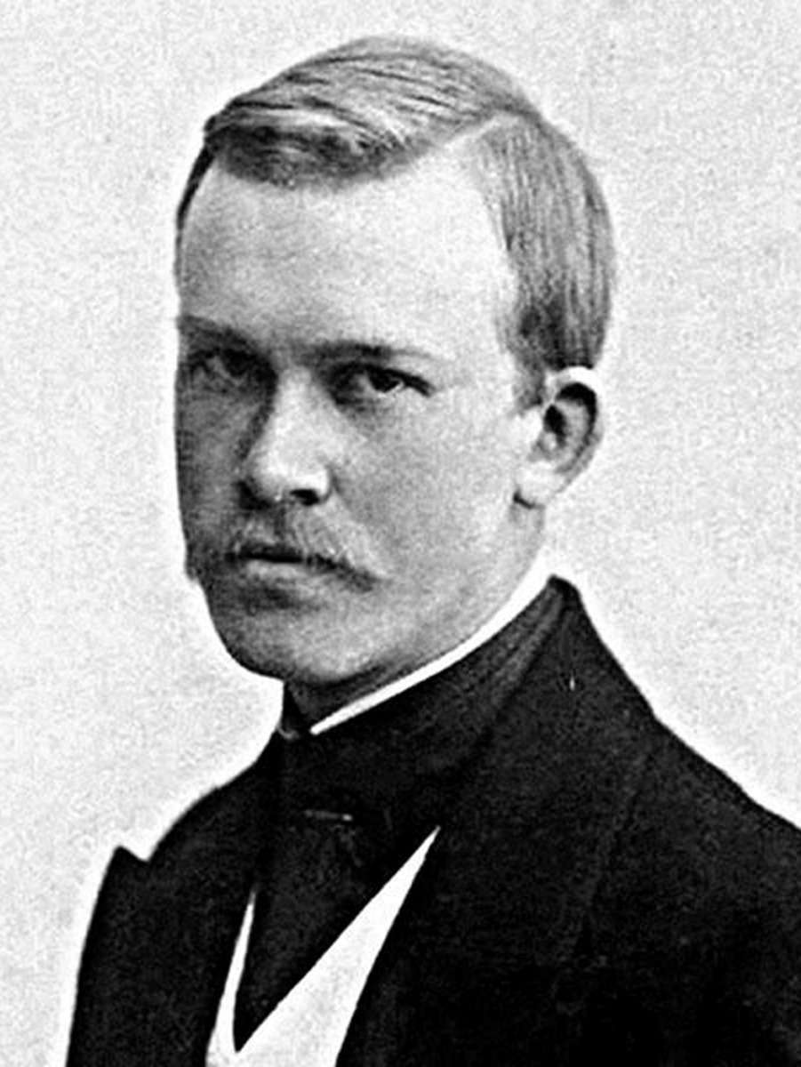 Кустодиев Борис Михайлович в молодости.