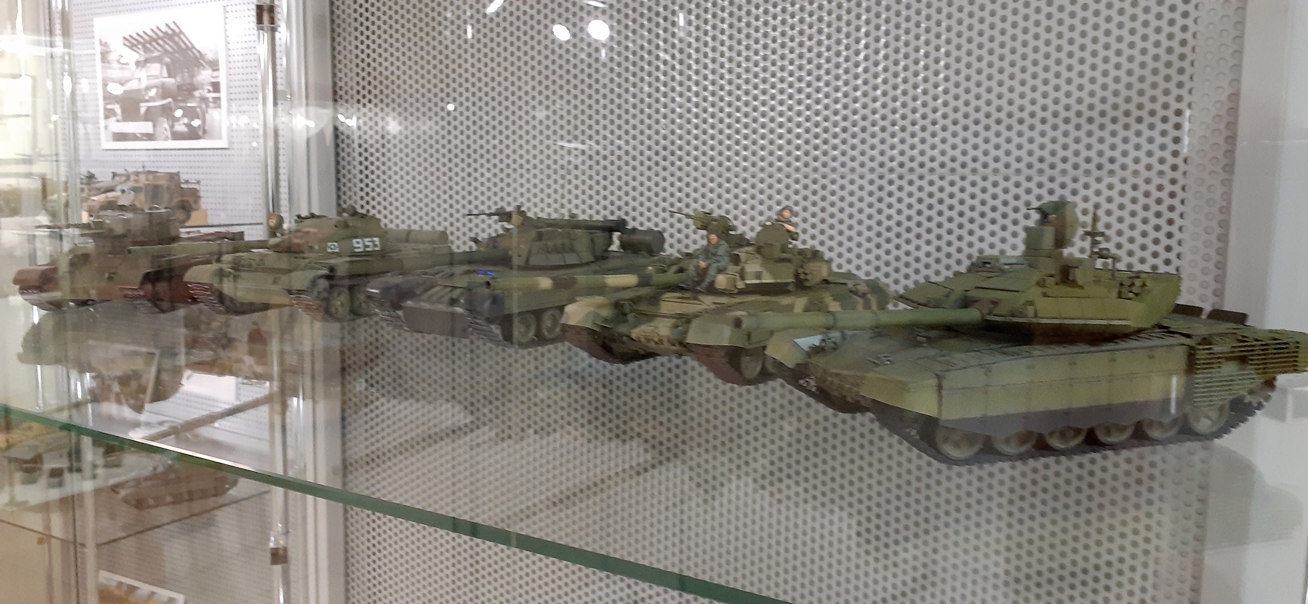 Самолёты, танки и военные автомобили представили в кировском Музее воинской славы