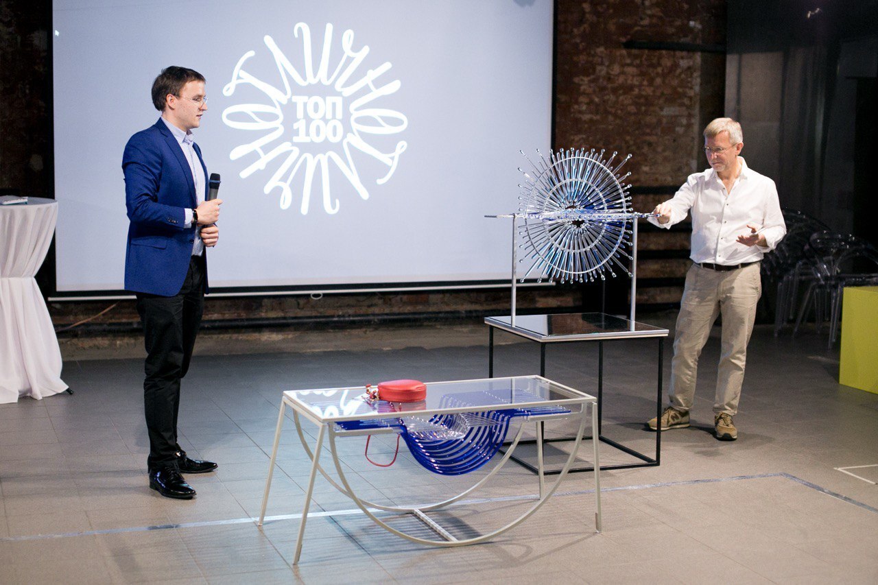 «Круговорот событий» (2018 год, стекло, металл, вода, стеклодувная пластика, авторская техника, сварка) на фестивале «Отлично!». Фото из личного архива Д. Платонова