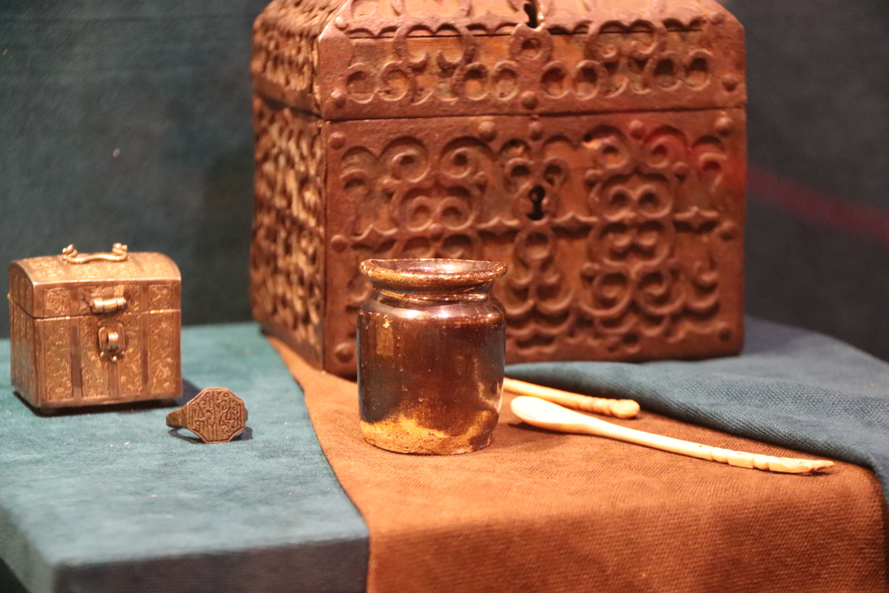 Ценное оружие в женском макияже