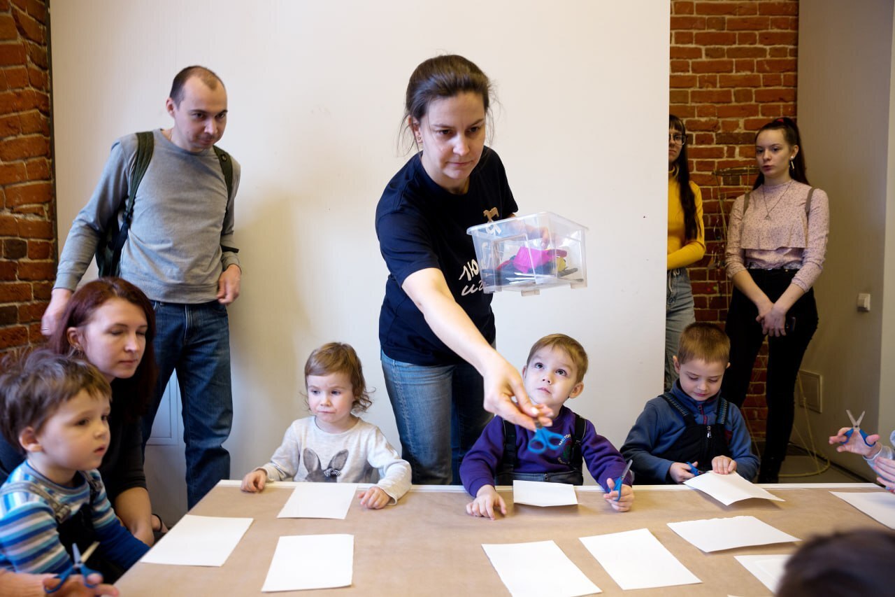 Занятие «Цвет. Форма. Материал» в Арсенале