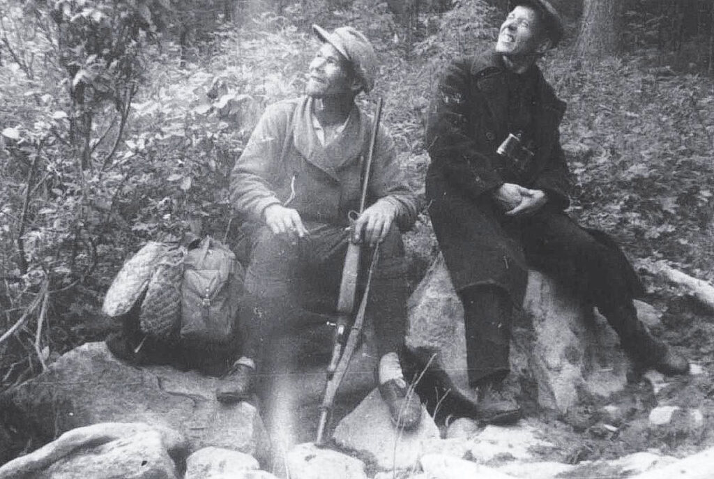 Иван Александрович Неклюдов справа