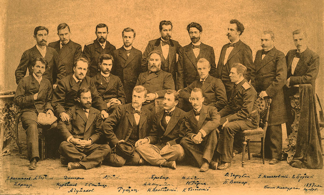 А. И. Куинджи среди выпускников ВХУ и учеников его пейзажной мастерской после конкурса. Фотография А. Позетти. 1897 г.