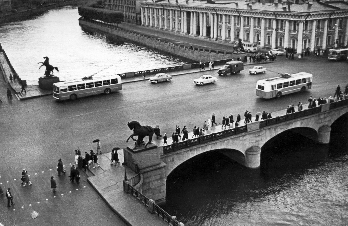 Аничков мост. Архивное фото