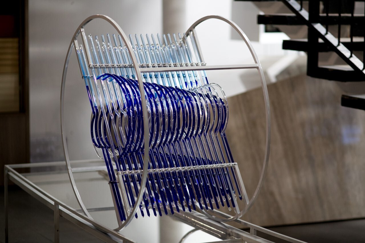 «Круговорот событий» (2018 год, стекло, металл, вода, стеклодувная пластика, авторская техника, сварка) на фестивале «Отлично!». Фото из личного архива Д. Платонова