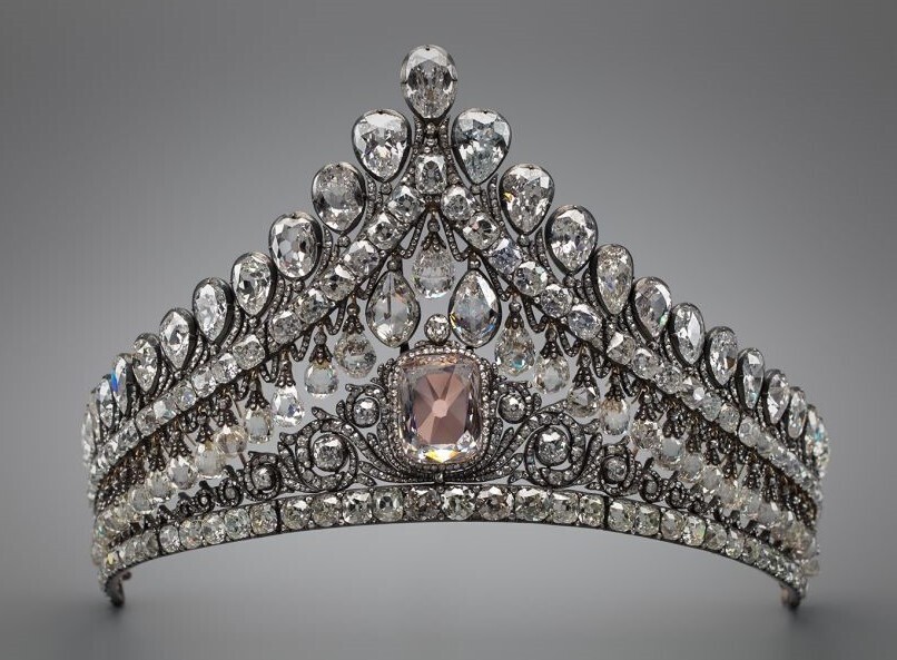 диадема-кокошник, принадлежавшая императрице Марии Федоровне, супруге императора Павла I. Фото: gokhran.ru